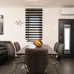 Villa Paradise *